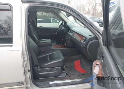 2008 Chevrolet Tahoe Ltz z USA, uszkodzony, nr VIN 1GNFC130X8R102990